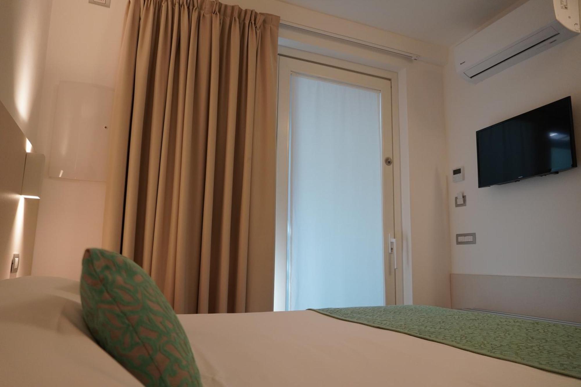 Hotel Ponti อันเจรา ภายนอก รูปภาพ