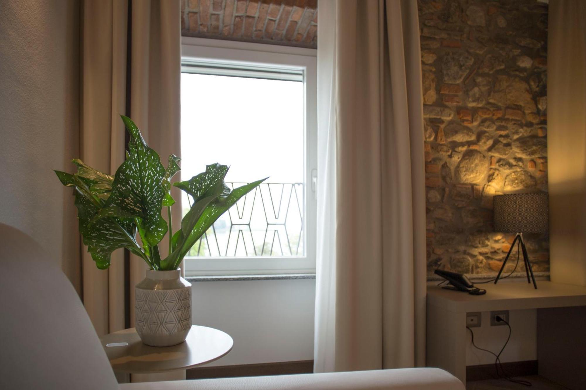 Hotel Ponti อันเจรา ภายนอก รูปภาพ