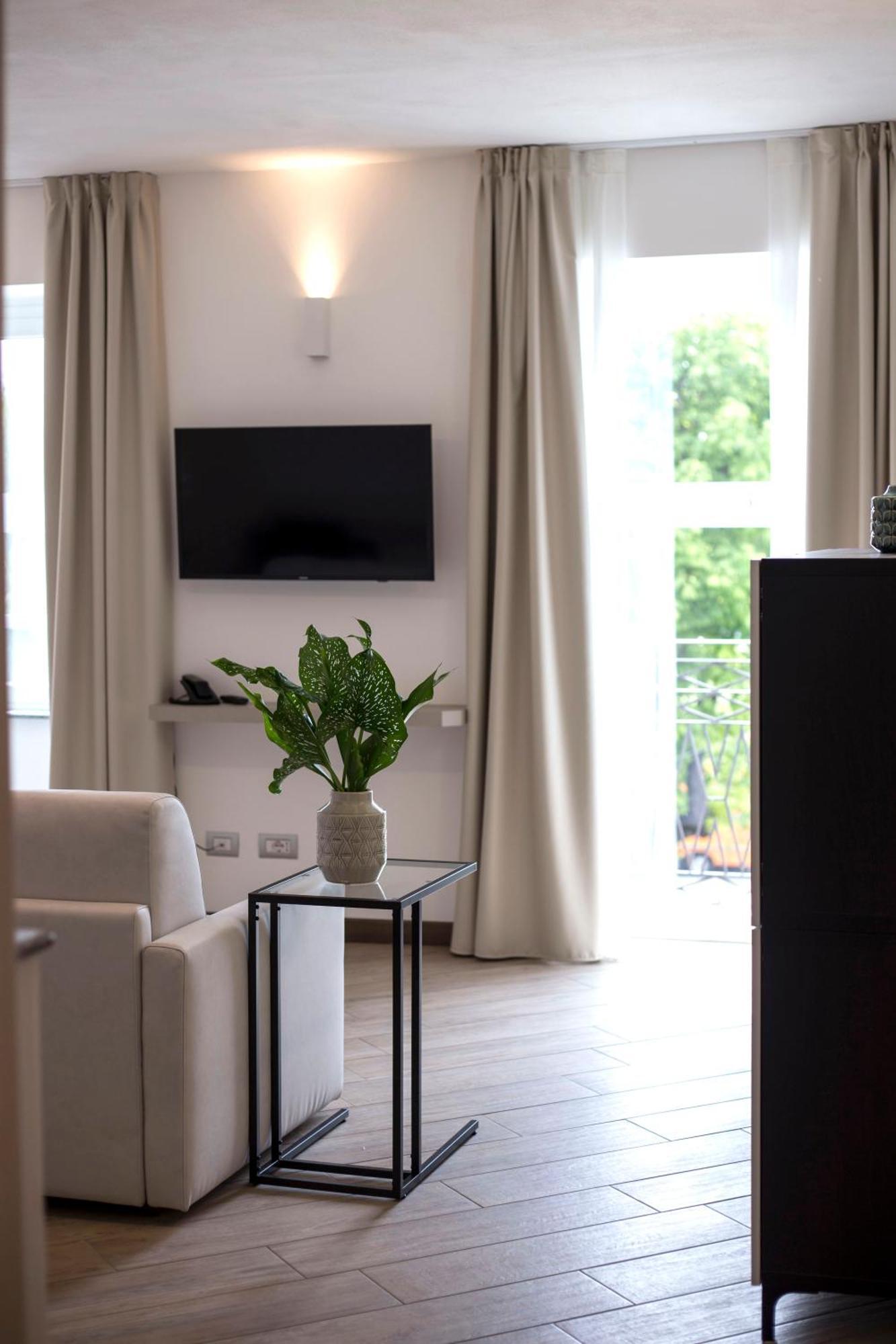 Hotel Ponti อันเจรา ภายนอก รูปภาพ