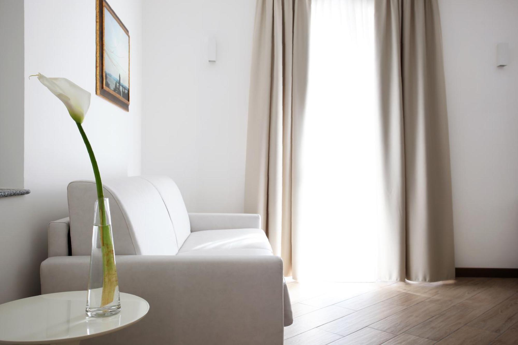 Hotel Ponti อันเจรา ภายนอก รูปภาพ
